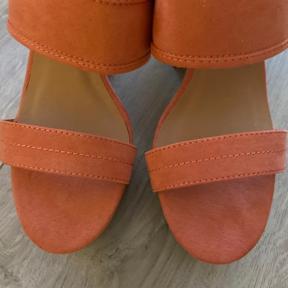 Pink Lily Size 8.5 Sydney Coral Block Heels - Picture 5 of 5